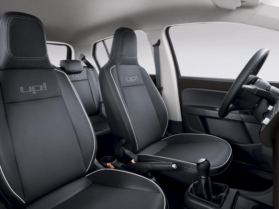  Volkswagen up! Black 2014 года  (BR) (фото 7 из 9)